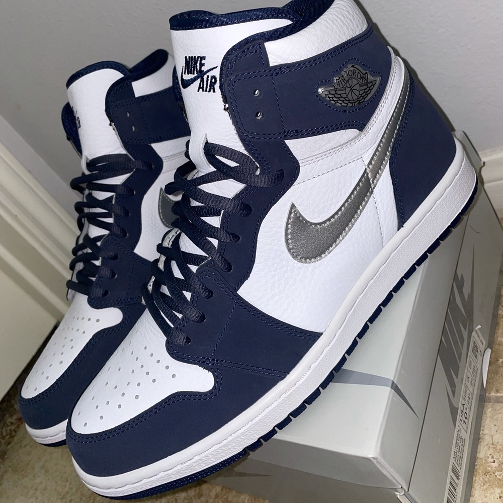 BLUE ON WHITE JORDAN 1s